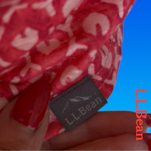 ⭐️HP⭐️ Fitted Red and White Short  Sleeve Blouse - Picture 5 of 8